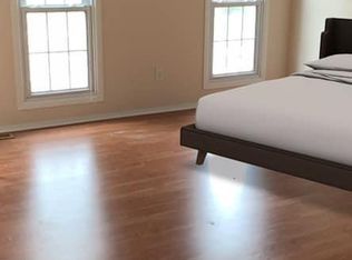 5242 Green Rd, West Bloomfield, MI 48323