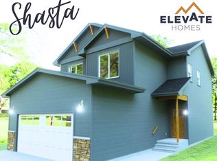 107 Saint Marys Ct, Stuart, IA 50250