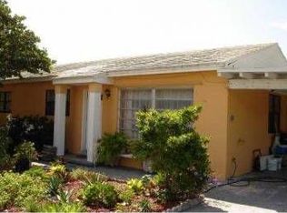 902 S East St, Lake Worth, FL 33460