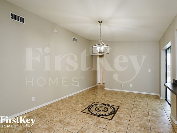 5th image of 302 SE 15th St
