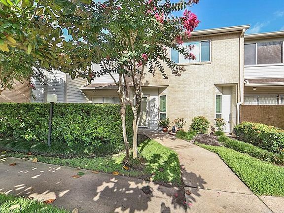 2nd image of 1938 Augusta Dr #8-24