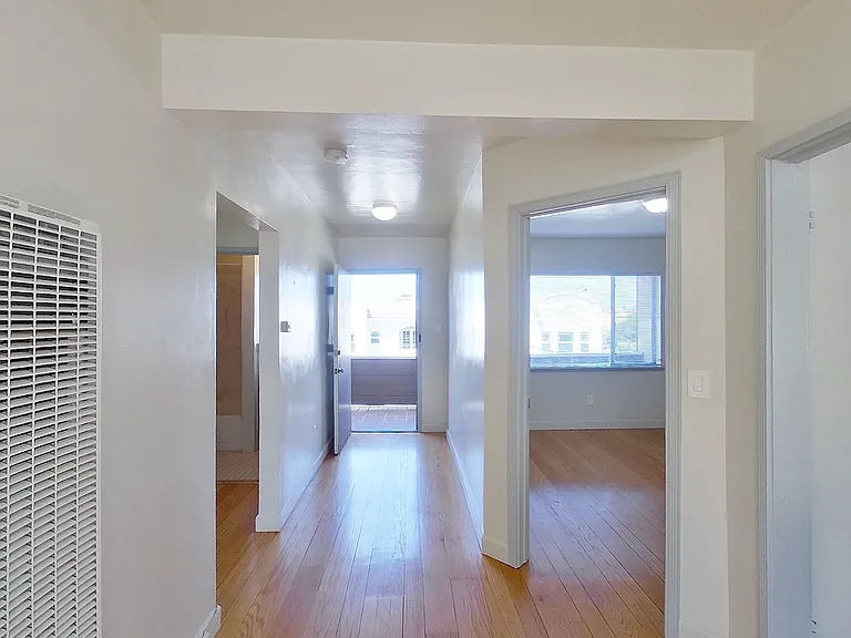2501 Benvenue Ave — Photo 5