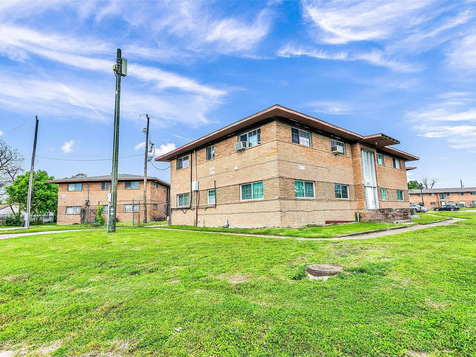 2 bed, 1.0 bath, 1100 sqft, $1,000 — Photo 1