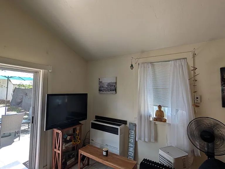 524 E 4th Ave — Photo 2
