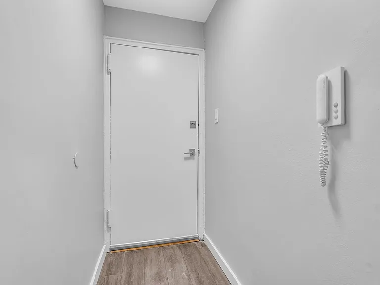 Tremont Court Apartments — Photo 9