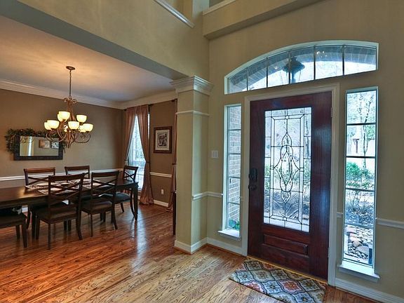 Vaulted two story entry with art niches and shelves. Beautiful mahogany door with leaded glass, tran