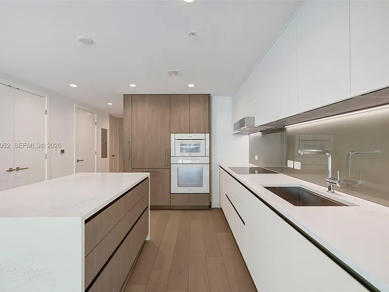 9221 E Bay Harbor Dr #210 — Photo 2