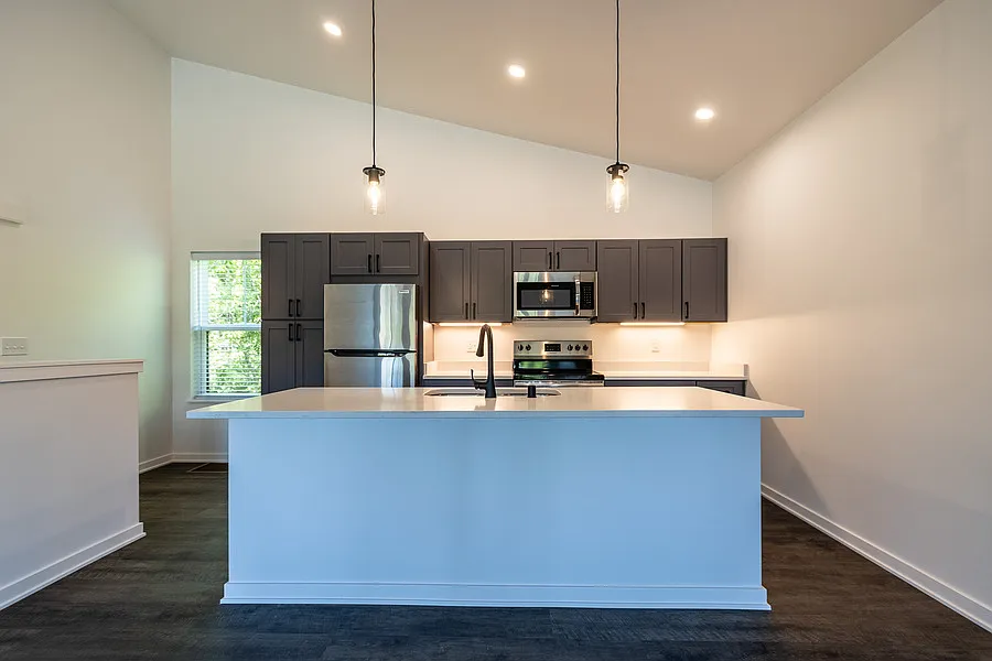 3 bed, 1309 sqft, $2,350 — Photo 4