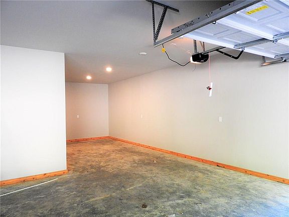 3rd image of 19 Allendale Dr