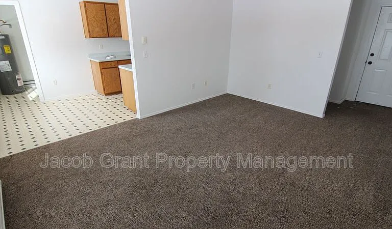 375 Golden St #3 — Photo 5