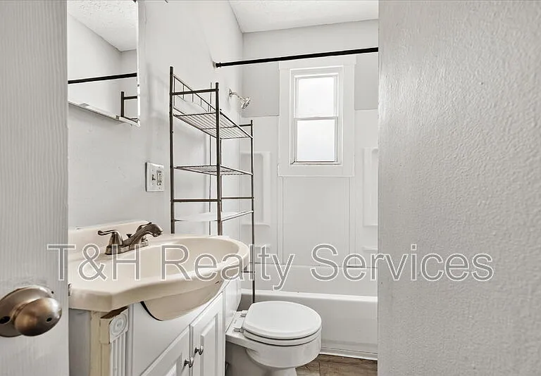 100 N Muessing St — Photo 17