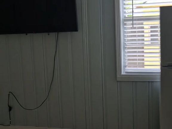 5th image of 10411 N Oregon Ave #1