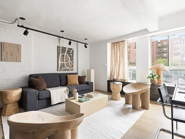 165 Perry St APT 1D, New York, NY 10014