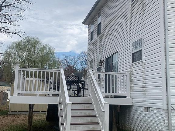 3rd image of 1100 Station Dr