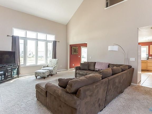 5th image of 939 Jennison Dr