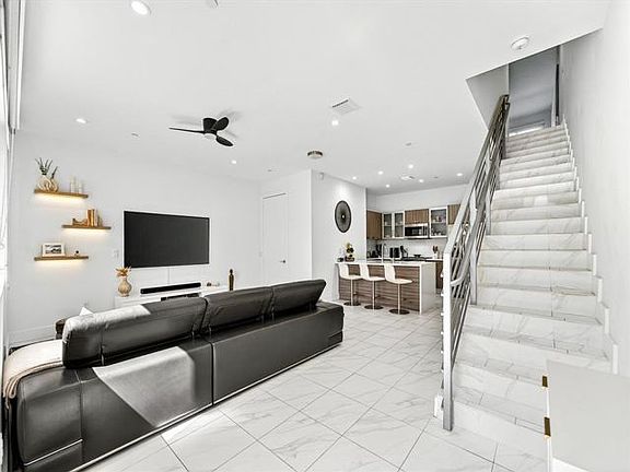 3rd image of 1034 NE 18th Ave