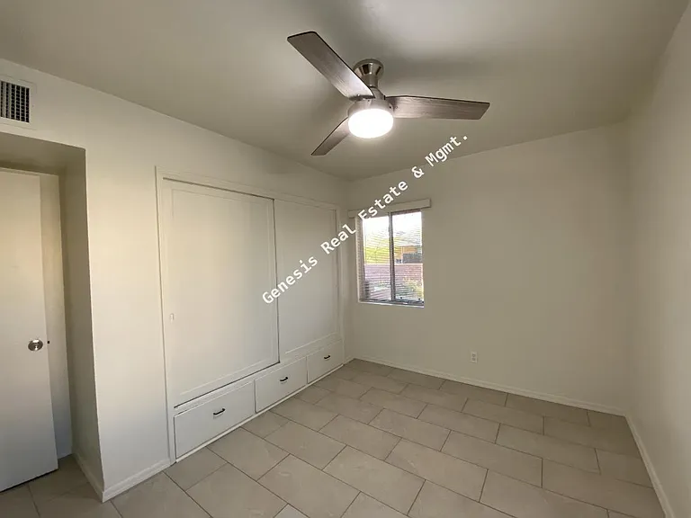 2803 E Lee St — Photo 18