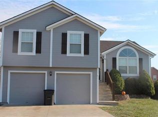 1203 Rolling Dr, Greenwood, MO 64034