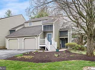 2001 Meadow Gln, Wyomissing, PA 19610