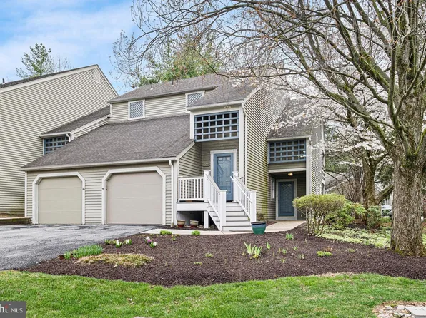 2001 Meadow Gln, Wyomissing, PA 19610