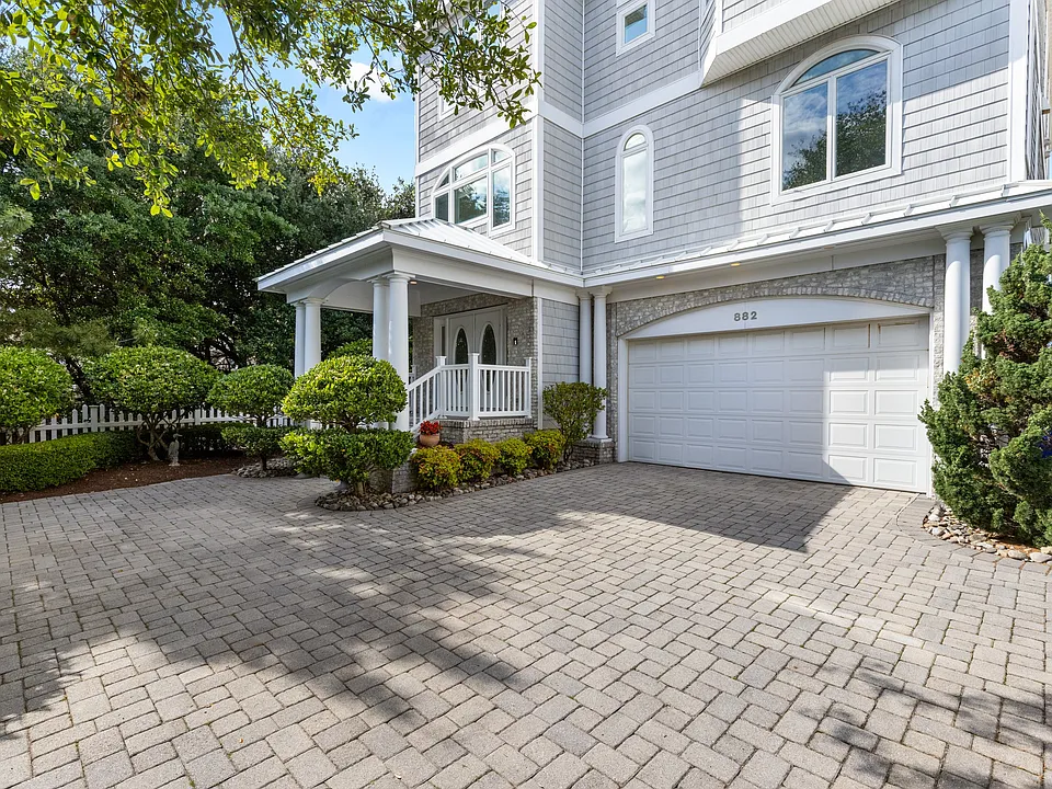 882 W Ocean View Ave