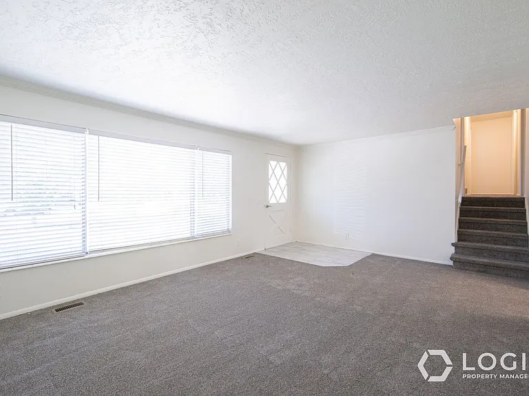 1911 E Cecelia Cir #1911 CECILIA CIRCLE — Photo 7