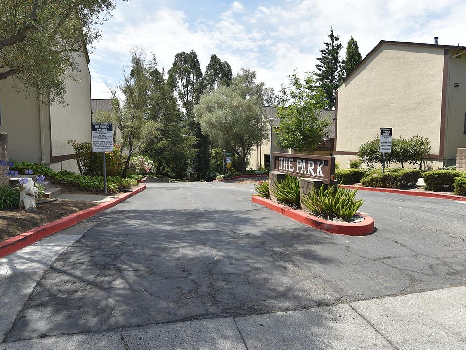 Entrance to The Eucalyptus Park condominium and townhouse Properties (on D St)
