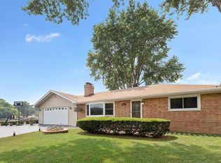 8621 Hickory Nut Grove Rd, Cary, IL 60013