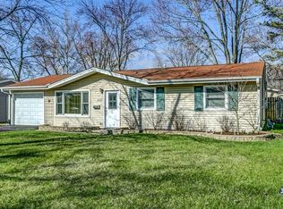 375 Dunbar Rd, Wauconda, IL 60084