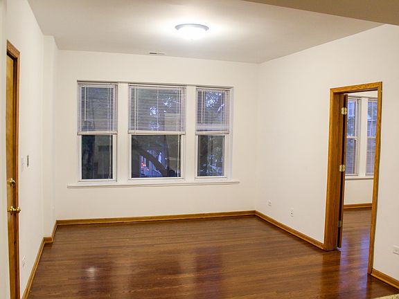 3rd image of 4205 N Oakley Ave APT 3
