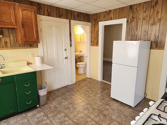 4th image of 18 Maxwell St APT 2