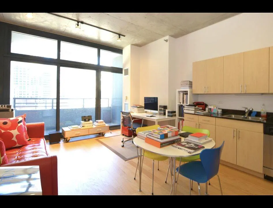 235 W Van Buren St #2021