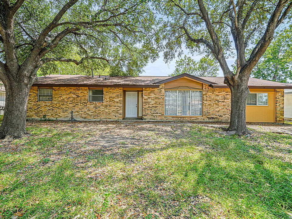 1st image of 5102 Village Row