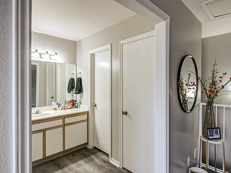 Oak Terrace Apartments — Photo 14