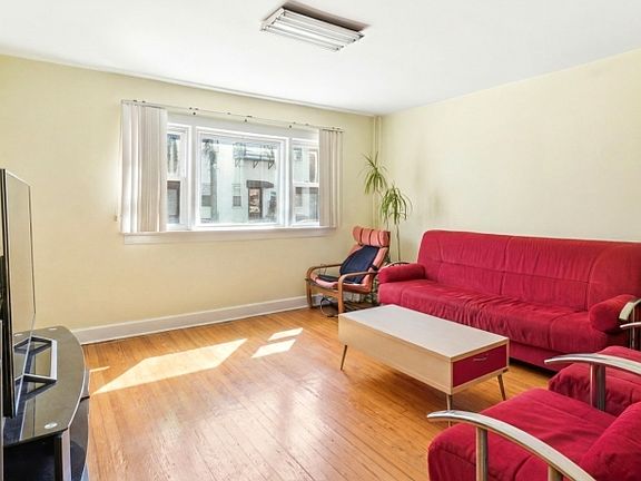 2nd image of 164 Hopkins Ave