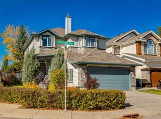 142 E Springbank Cres SW, Calgary, AB T3H 3S6