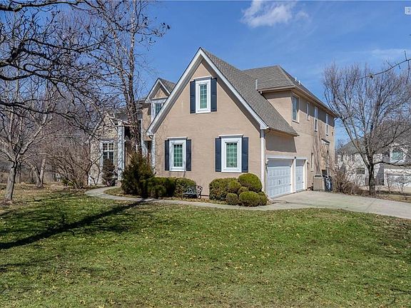 2nd image of 2200 Winding Woods Dr