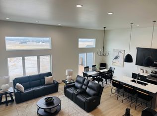 914 Beretta St NW, Mandan, ND 58554