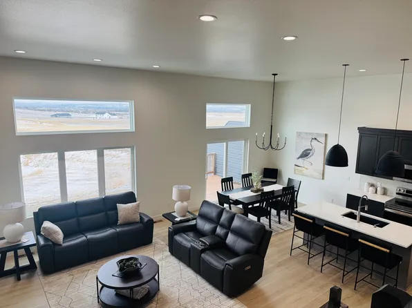 914 Beretta St NW, Mandan, ND 58554