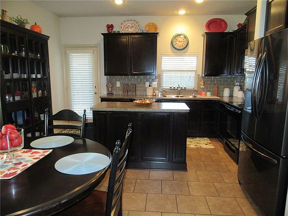 5th image of 521 Vidalia Ct