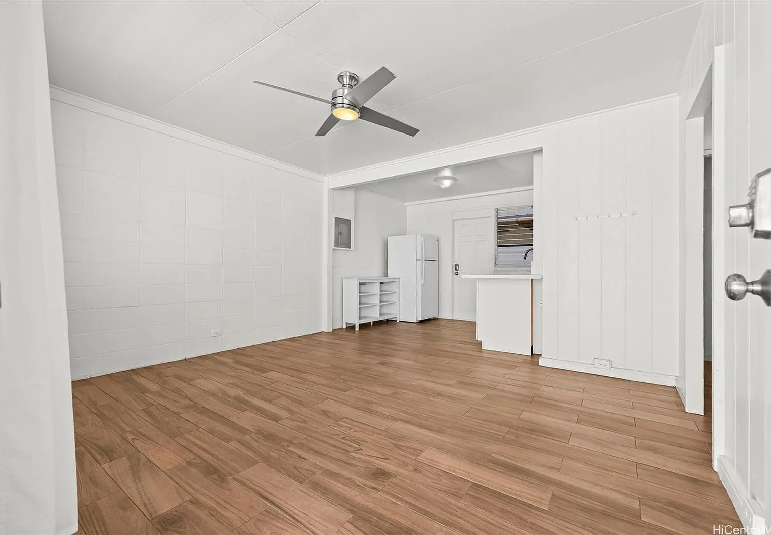 2 bed, 560 sqft, $2,200 — Photo 3