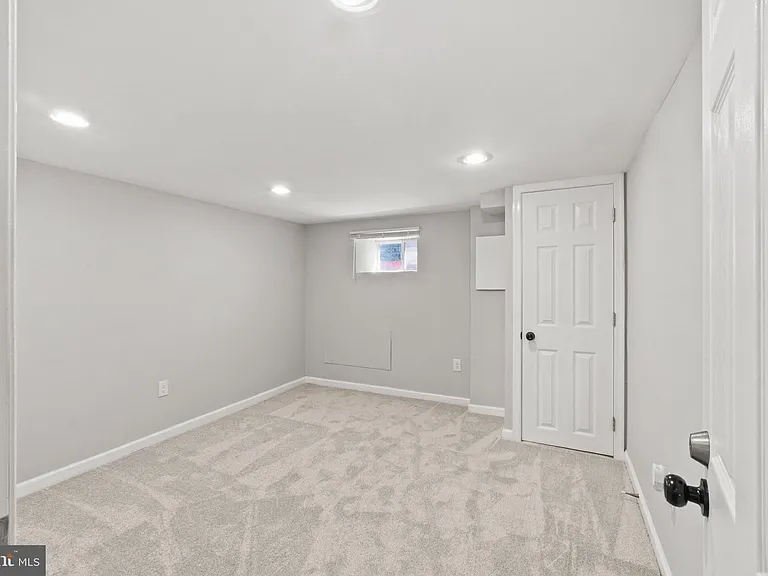 324 Oldham St — Photo 31