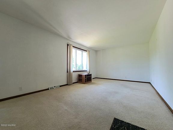 5th image of 4039 88th Ave