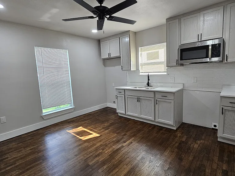 702 College St #1 — Photo 4