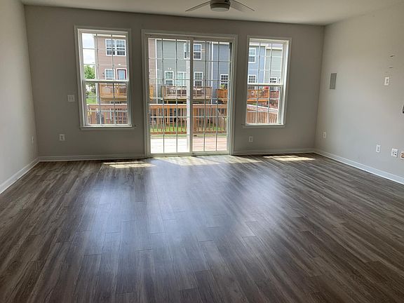 4th image of 1402 Whitehurst Way