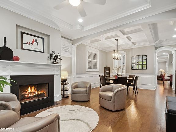 2nd image of 3227 N Kenmore Ave #1