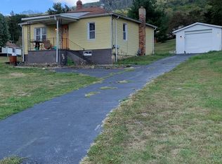 724 Mountain Ln, Bluefield, VA 24605