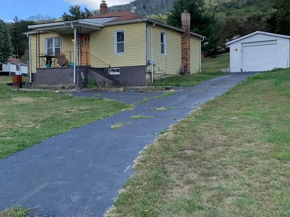 724 Mountain Ln, Bluefield, VA 24605