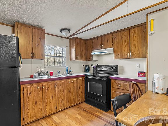 5th image of 5106 Yancey Dr