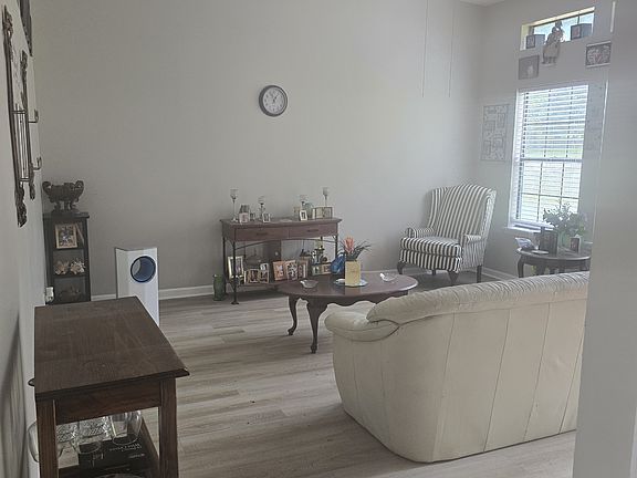 Bright and cozy living room to entertain your guest.